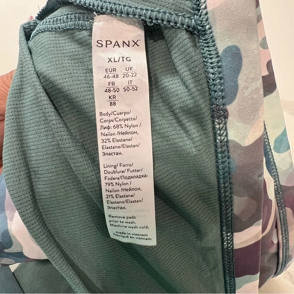 Spanx women's Camo Print Sports Bra low impact‎ size XL